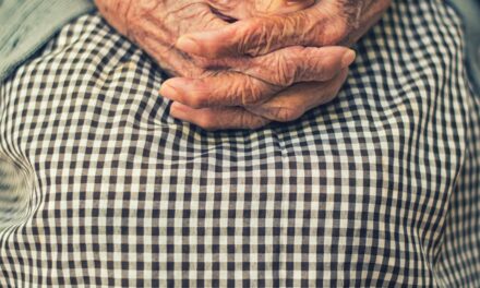 5 Ways To Look After Your Elderly Relatives in Lockdown